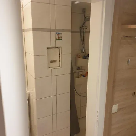 Apartment Privat Souterrain 1 *
