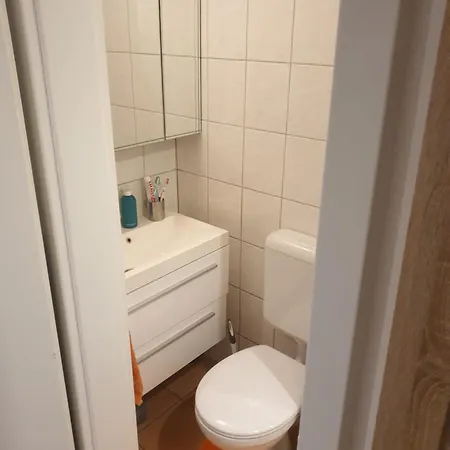 Apartment Privat Souterrain 1 *